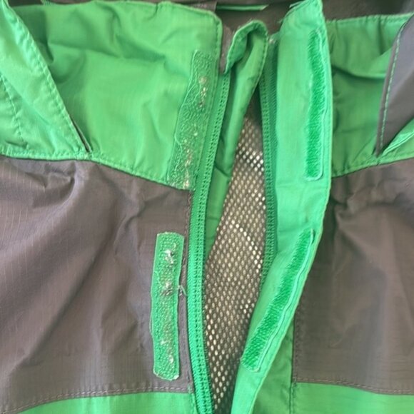 The North Face Kids Green and Gray Jacket - Picture 7 of 7
